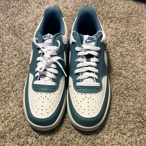 Nike Court Vision Low Men's 9.5 Women’s 11 Sneakers